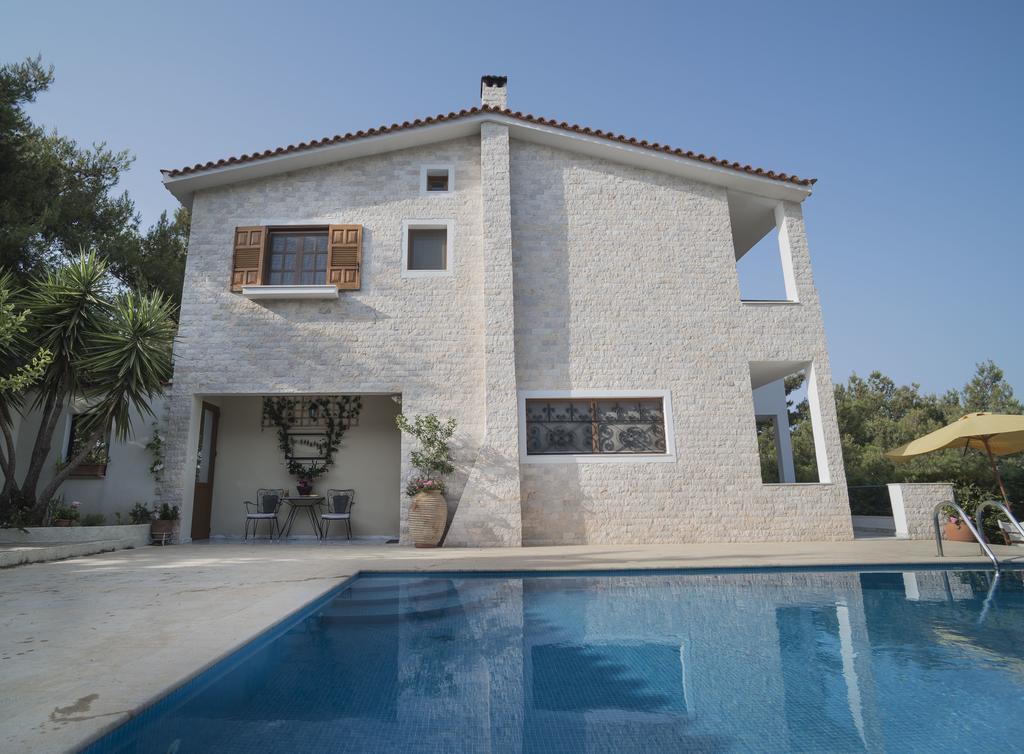 Villa Corina Near The Airport Kouvarás Eksteriør billede